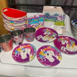 Girls birthday party table covers, plates centerpieces